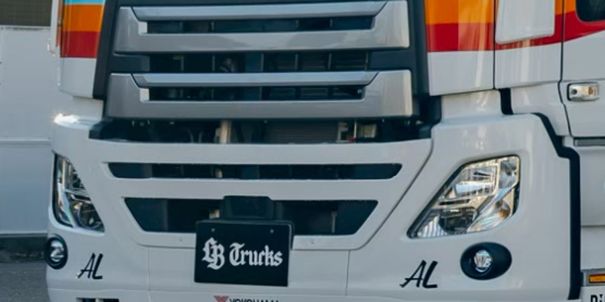 ③フロントグリル / CARGO